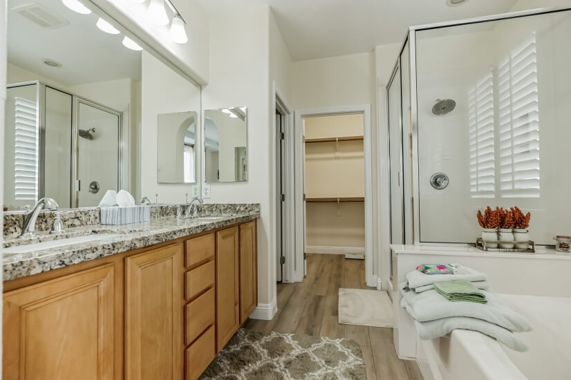 En-Suite Master Bathroom w/ Double Vanities, Shower, Tub