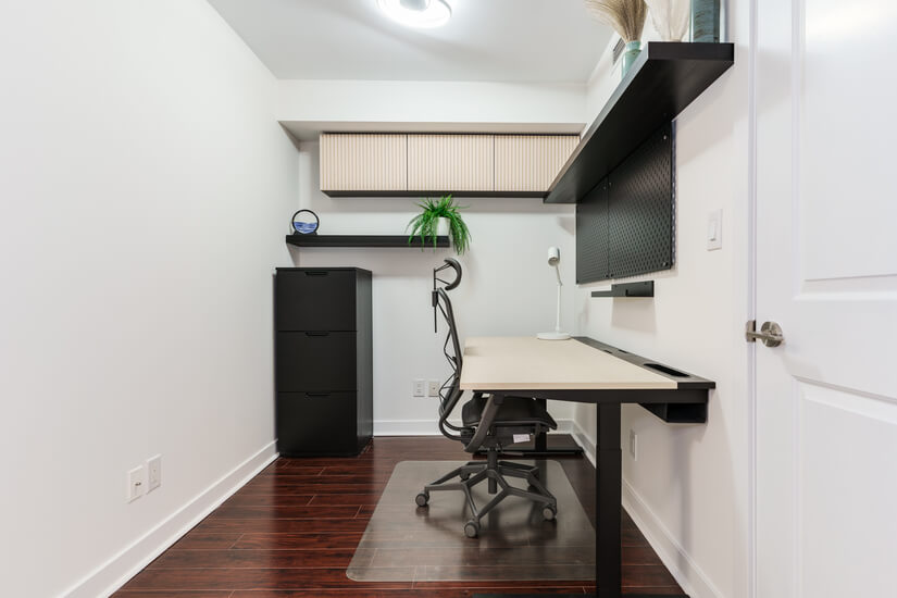 Upscale 1 Bd Condo in North York