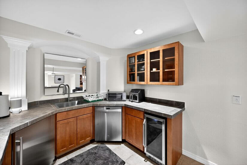 Furnished 1 bd Spacious apartment