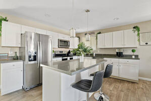 Two Master En Suites Close to EVERYTHING