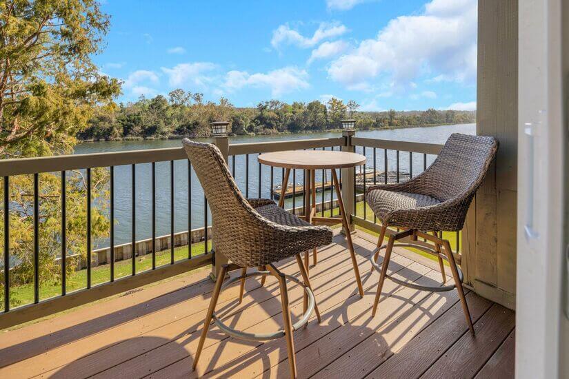 Kickback and Enjoy the Savannah River