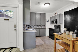 Fully furnished kitchen