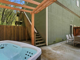 Furnished Luxury 5BR Retreat w Hot Tub