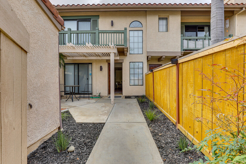 Inside gate walkwaytofront door
