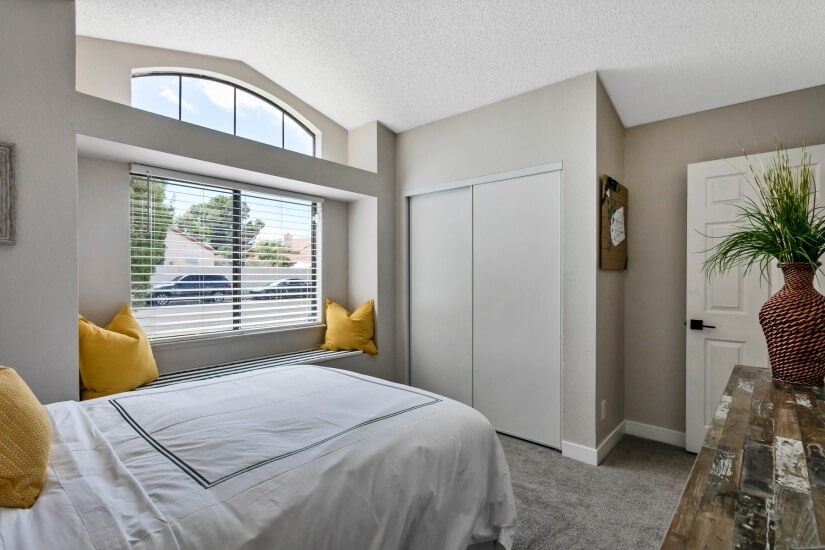 Guest Room Queen Bed