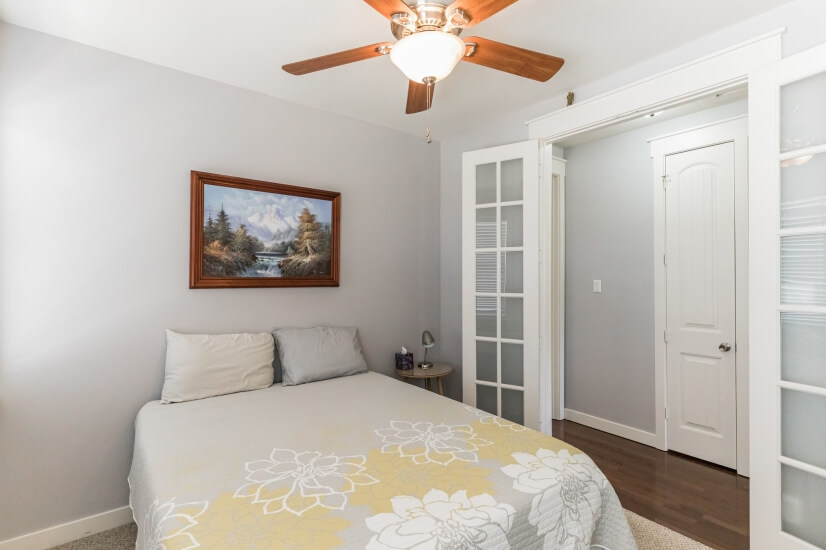 2nd Bedroom upstairs queen