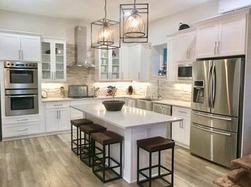 Beautiful, fully-equipped kitchen with all the necessities.