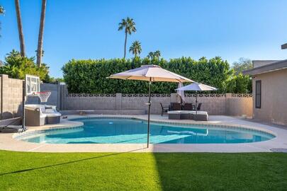 Huge pool, super refreshing