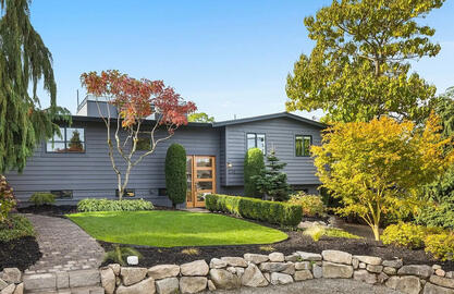 Walkable to Lake Washington & Dwntn Kirkland!
