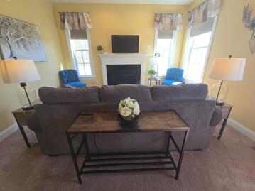 Living room w/ fireplace