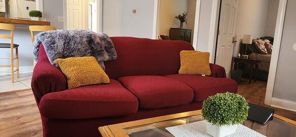 Bright Open Living space with Wi-fi and Cable