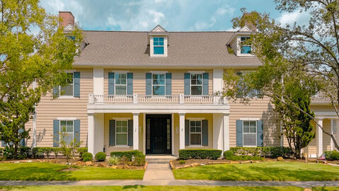 Luxury furnished executive townhome in Creekside Park
