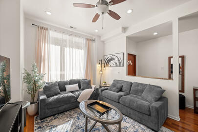 Living room in the furnished first-floor apartment