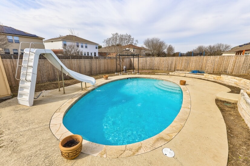 Hutto Furnished House with a Pool